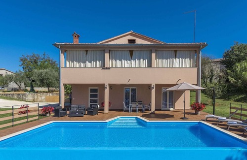 Radetici Other | Modernly equipped two bedroom apartment with private pool for 4-6 people