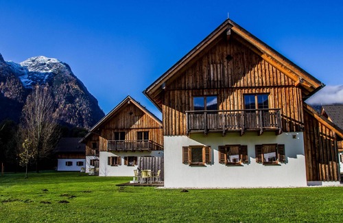 Obertraun House | Modernly furnished detached chalet
