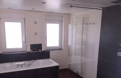 Friedrichshoehe Apartment | Modernly furnished holiday home (120sqm) with garden and terrace