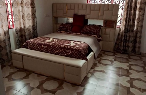 Roman Ridge Bed & Breakfast | Modest and spacious roomn