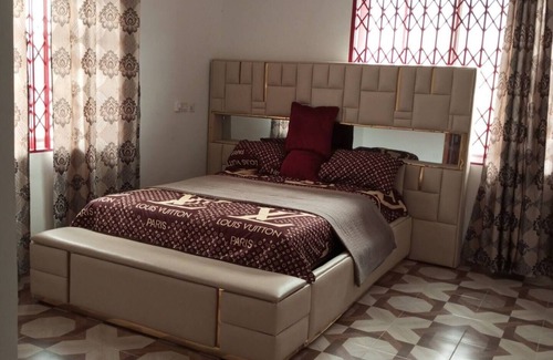 Roman Ridge Bed & Breakfast | Modest and spacious roomn