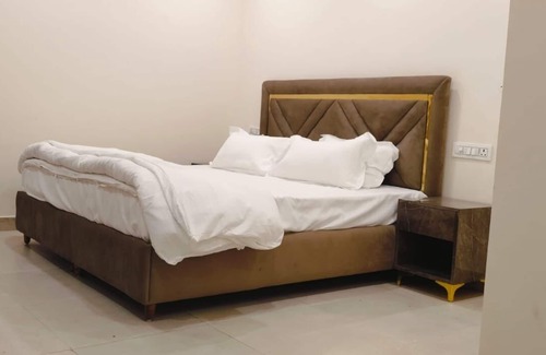 Palanpur Hotel | Modest Rooms by LIBRA