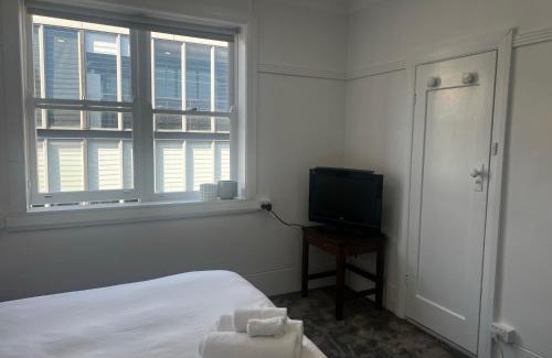 Kings Cross Apartment | Modest Studio in Potts Point