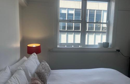 Kings Cross Apartment | Modest Studio in Potts Point