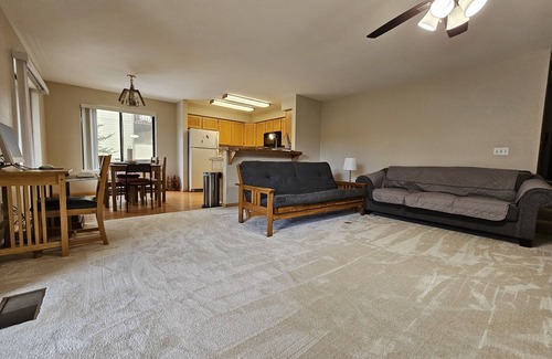 Flagstaff House | Modestly furnished Walnut Hills townhouse at a modest price