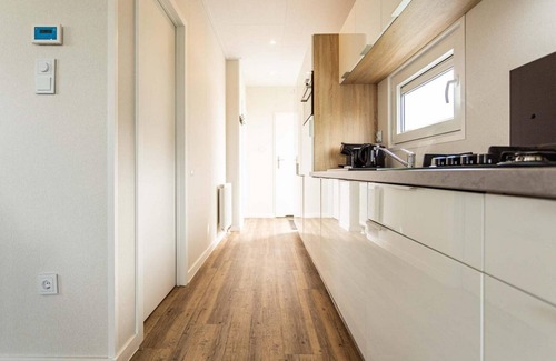 Berkhout Ski Chalet | ✓ Module Flat Roof at Park Westerkogge ✓ Holiday home for 4 people ✓ Located in Berkhout (North Holland) ✓ Waterfront holiday resort ✓ Book directly at the resort