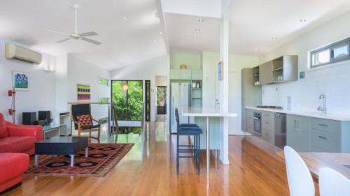 Moffat Beach House | Moffat Retreat, Moffat Beach