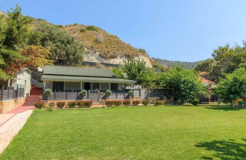 Vasilikos Villa | Mojito dafni bay Villa