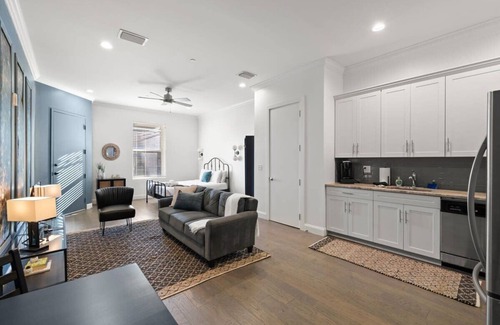 Historic Ybor Apartment | Mojito Manor | Luxe Studio On 7th Ave w/Balcony