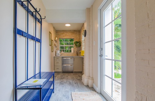 Estate East Street Condo | Moko Jumbie House - "Historic Suite" nA Modern 1-Bedroom Oasis.
