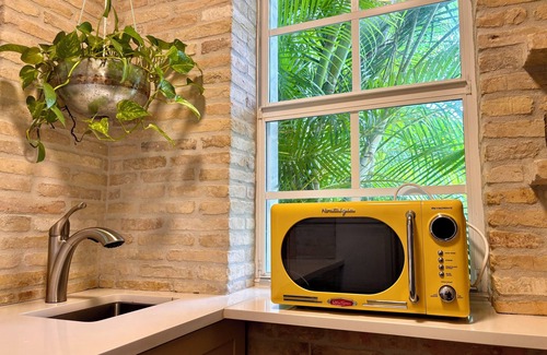 Estate East Street Condo | Moko Jumbie House - "Historic Suite" nA Modern 1-Bedroom Oasis.