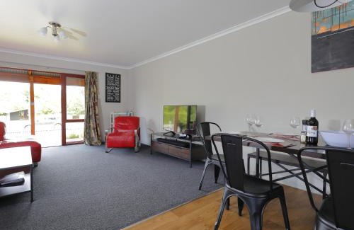 Te Anau House | Mokonui Cottage - Te Anau Holiday Home