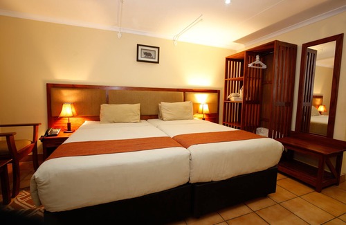 Maun Cabin | Mokoro Lodge