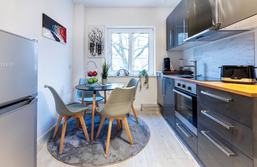 Bachviertel Apartment | MOLA Apartments-Historic apartment in the Bachviertel-Altstadt-Parking lot- WLAN