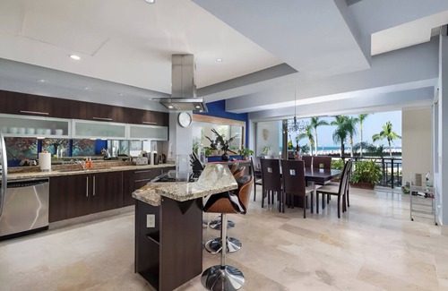 Emiliano Zapata Condo | Molino De Agua Luxury Apartment, Palms, Pool & Paradise