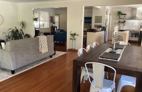 Mollymook Beach House | Mollybeen, Fantastic location. 5 min flat walk to beach, shops & Mollymook Bowlo