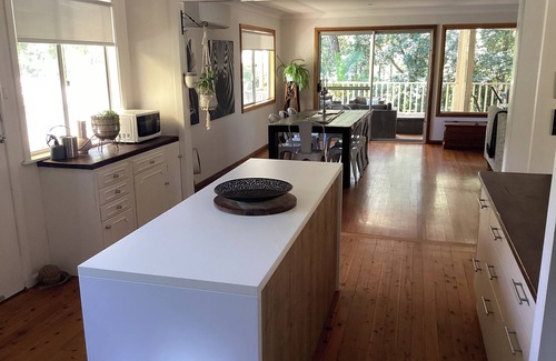 Mollymook Beach House | Mollybeen, Fantastic location. 5 min flat walk to beach, shops & Mollymook Bowlo