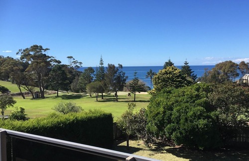 Mollymook House | MOLLYMOOK GOLF & SURF HOUSE @ Mollymook Beach