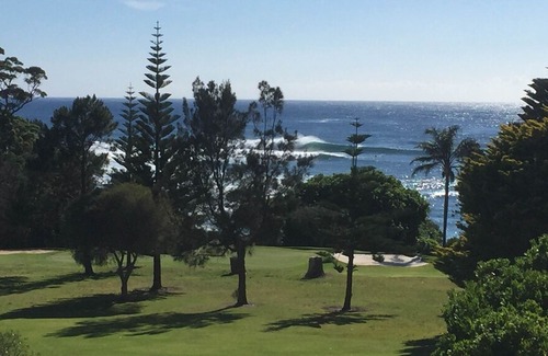 Mollymook House | MOLLYMOOK GOLF & SURF HOUSE @ Mollymook Beach