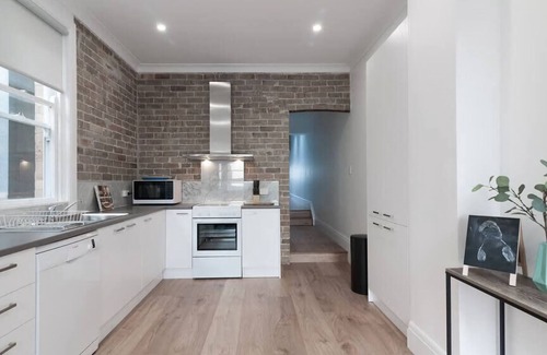 Mosman Apartment | Moments to Balmoral - Art Deco Apartment Mosman