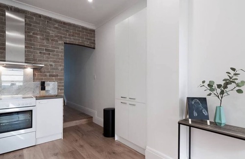 Mosman Apartment | Moments to Balmoral - Art Deco Apartment Mosman