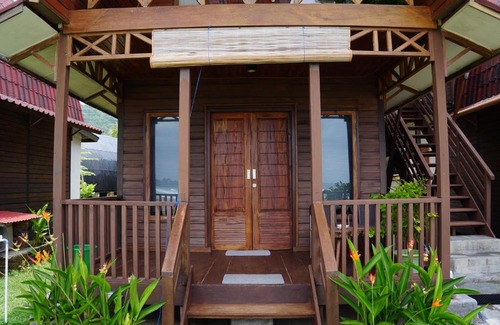 Sinabang Resort | Momos Surf Shack