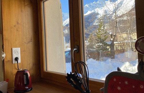 Monetier-les-Bains Apartment | Monêtier-les-Bains center, ground floor, 3 separate bedrooms, private garden