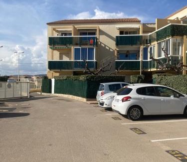 Frontignan Apartment | Mon Appart à la Plage, Piscine, Wifi, TV