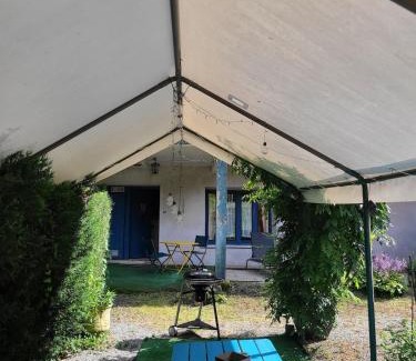 Saint-Leonard-de-Noblat Apartment | Mon Jacuzzi privé sur les pas de Compostelle