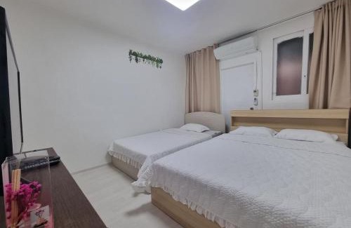 Changanil-tong Apartment | Mona Lisa A 2 rooms 3 beds 5 people 5 minutes on foot from Janghanpyeong Station Netflix YouTube Premium