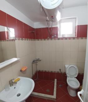 Qender Hostel | Mona`s Hostel