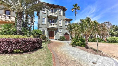 St. Tropez House | Monaco - Easy beach access dogs welcome gated community large pool