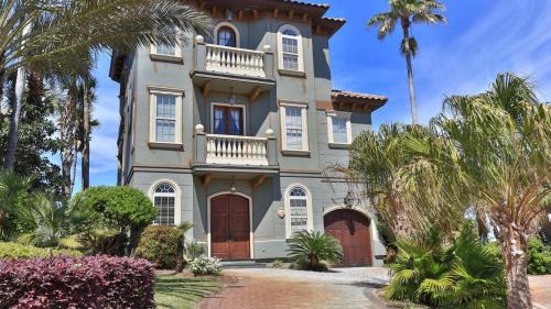 St. Tropez House | Monaco - Easy beach access dogs welcome gated community large pool