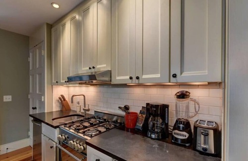 Westside House | Monaco Manor | Charleston Home w/Rooftop Deck!