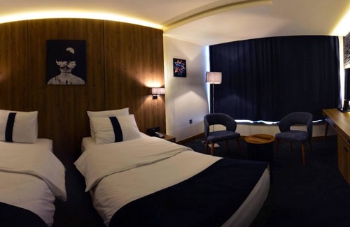 Al Jubeiha Hotel | Monarch Hotel Amman