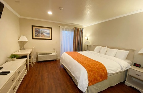 Marina Hotel | Monarch Valley Inn Marina at Monterey Bay