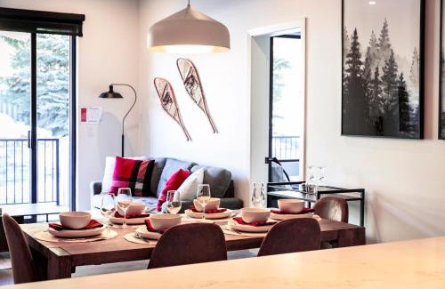 Revelstoke House | Monashee Sunshine - Condo with Private Hot Tub
