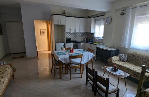 Mbrostar-Urë House | Monastery Inn