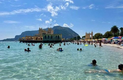 Mondello House | Mondello Felix - appartamenti in villa a 600m dal mare