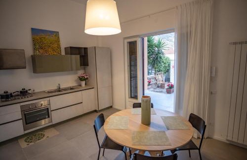 Mondello House | Mondello Felix - appartamenti in villa a 600m dal mare