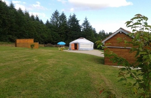 Magnien Cottage | Mongolian yurt, on the edge of a forest and a hiking trail