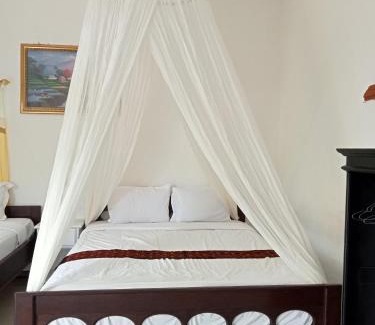 Moni Hotel | moni mahalika