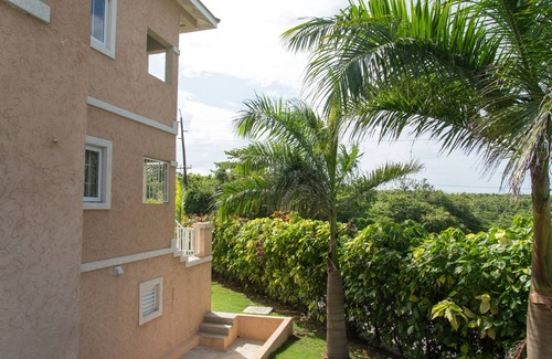 Montego Bay Apartment | Monimo Ridge Suites