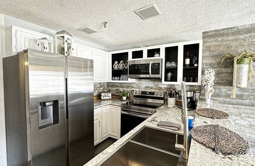 Afton Condo | Monkey Island Bungalow ~ Pool ~ Golf~ Dogs welcome
