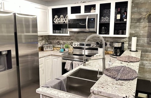 Afton Condo | Monkey Island Bungalow ~ Pool ~ Golf~ Dogs welcome