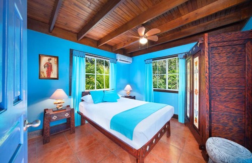Sandy Bay House | Monkey Lala Apartments