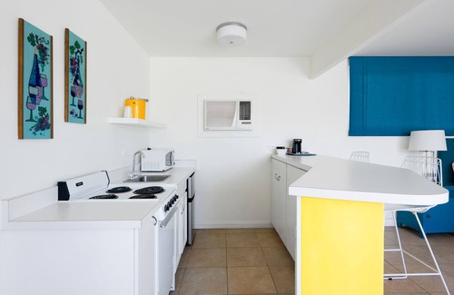 Desert Park Estates Hotel | Monkey Tree Hotel 11 by AvantStay | Stylish Hotel in Palm Springs w/Pool!