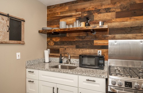 Newport Condo | Monmouth Loft 3 | Heart of Newport