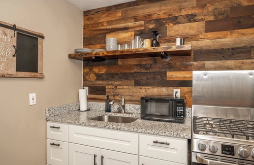 Newport Condo | Monmouth Loft 3 Heart of Newport
