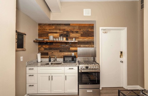 Newport Condo | Monmouth Loft 3 Heart of Newport